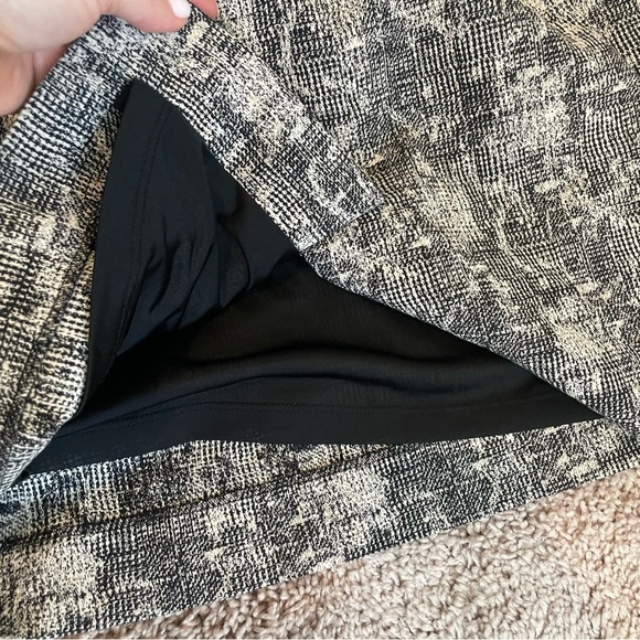 M.M. LAFLEUR The Etsuko Dress - Crackle Classic Modest Classy Black and White 4 - Picture 13 of 14